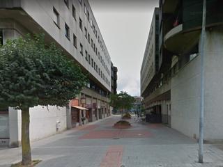 Location Local commercial à Centro-Ariz-Uribarri. Amplio local comercial en muy buen estado con 9 metros de fachad