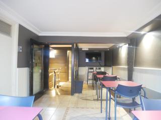 Geschäftsraum in San Miguel. Bar en funcionamiento en buen estado de dos plantas con licencia