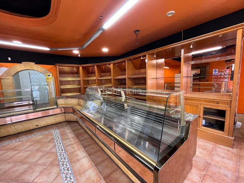 Foto 893304d1-8b32-49ee-b203-38e387f9223b. Alquiler local comercial local muy comercial acondicionado como panadería en zona ayuntamiento. en Basauri