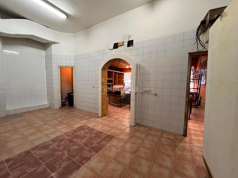 Foto f5fc0218-7d91-4e47-90f1-43fcdf84ff7a. Alquiler local comercial local muy comercial acondicionado como panadería en zona ayuntamiento. en Basauri