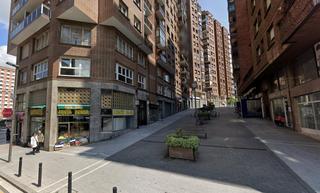 Local commercial à Centro-Ariz-Uribarri. Local en bentako plaza zona basauri centro