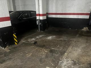 Aparcament cotxe a Centro-Ariz-Uribarri. Parcela de garaje para coche pequeño en zona ariz