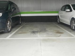 Aparcament cotxe a Centro-Ariz-Uribarri. Parcela de garaje para coche grande con buen acceso y maniobra e