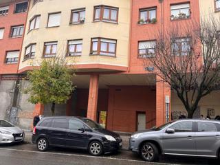 Parking voiture à San Miguel. Parcela de garaje cerrada con trastero para coche grande en zona