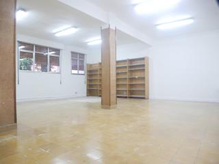 Miete Geschäftsraum in Centro-Ariz-Uribarri. Amplio local en muy buena zona con 20 m de fachada delantera y 2