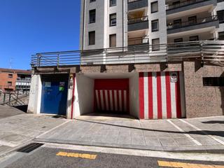 Parking voiture à Kalero-Basozelai. Parcela de garaje doble con trastero en zona burros