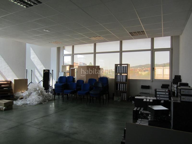 Foto 927a5fac-9317-4c34-855a-052d8abe666b. Oficina  amplia en buen estado en zona urbi en Basauri