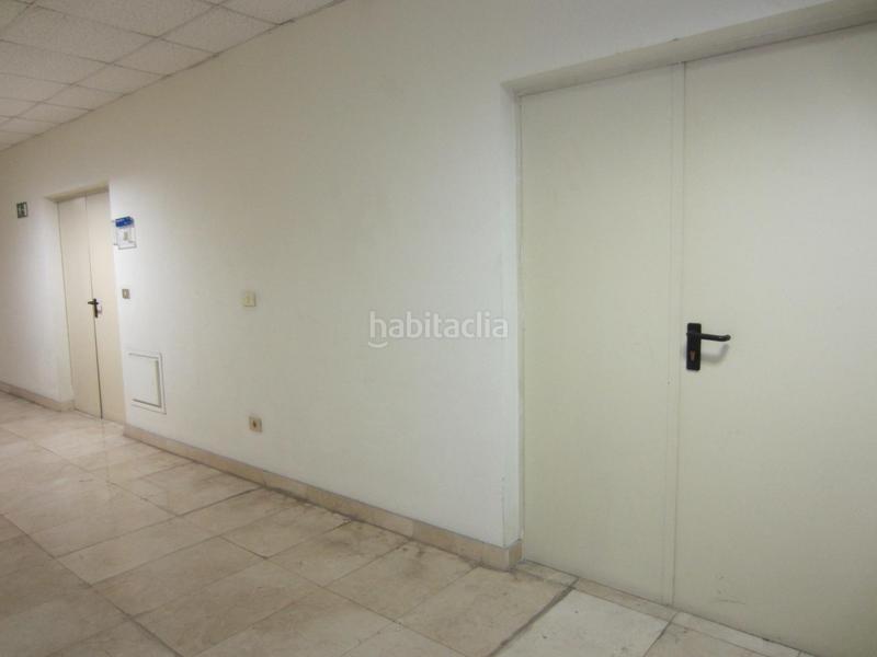 Foto 99883a3f-a7a7-4345-adda-47d25a0f90eb. Oficina  amplia en buen estado en zona urbi en Basauri