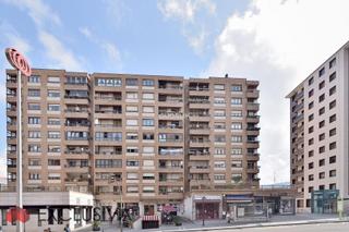 Appartamento en Kalero-Basozelai. Piso de 3 dorm. con vistas despejadas, ascensor cota 0 y 2 balco