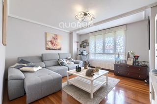 Appartamento en Arrigorriaga. Preciosa vivienda reformada con 3 dorm. y 2 baos, garaje, trast