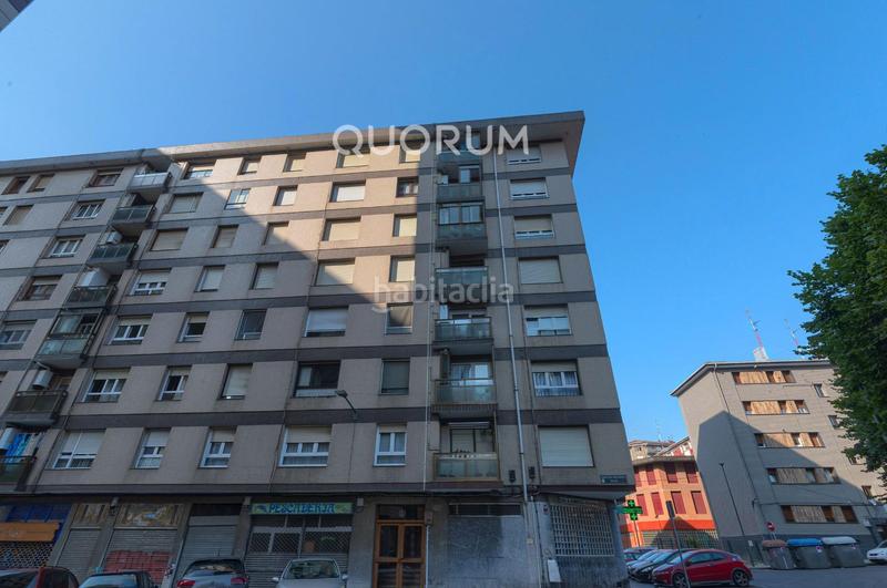 Foto 13d85582-b9ff-4f36-9089-0c15cbcf1f06. Piso  amplio y luminoso de 4 dorm. y 2 baños con ascensor en zona ariz en Basauri