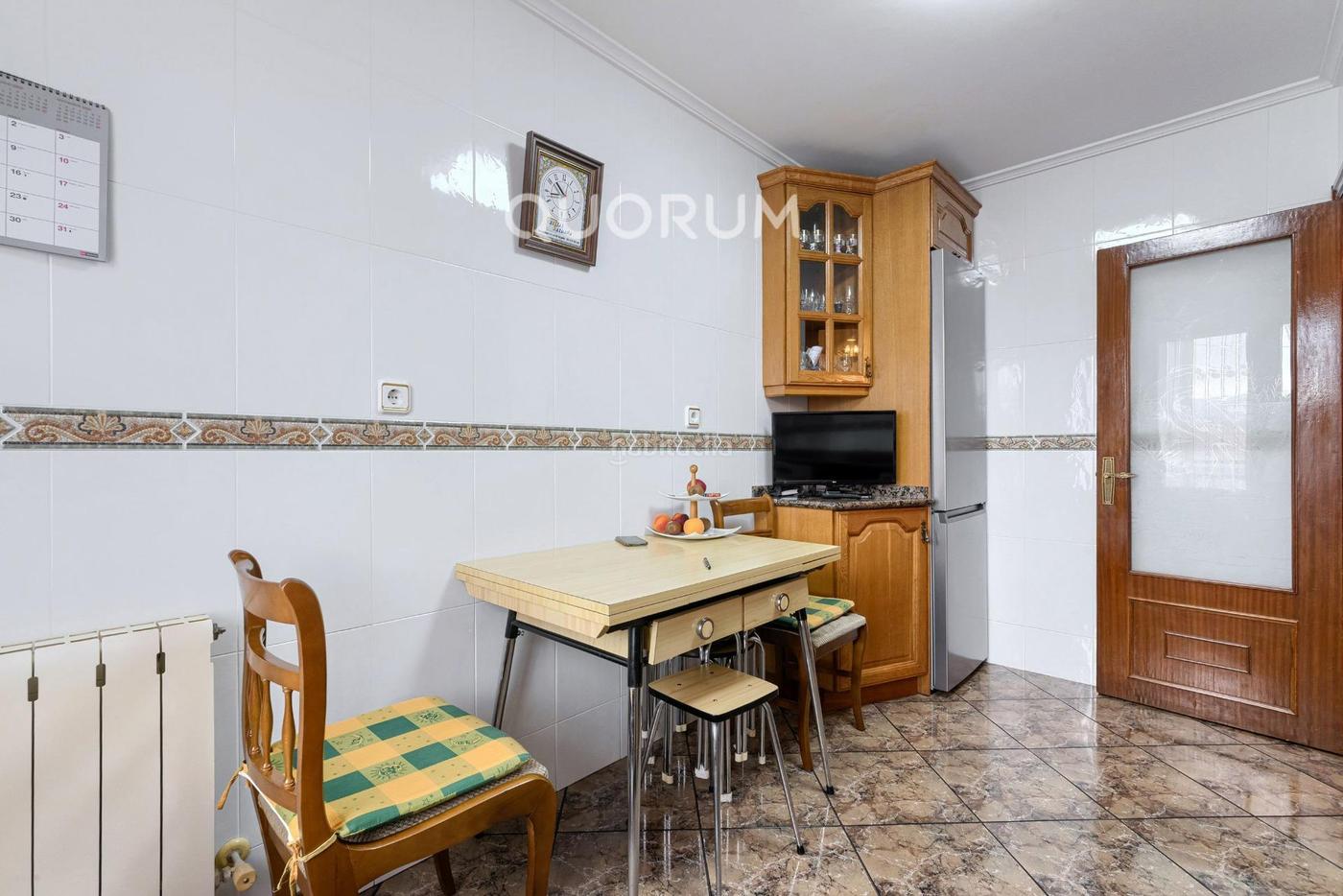 Piso Para Entrar a Vivir De 3 Dormitorios Con Dos Balcones Con P Basauri