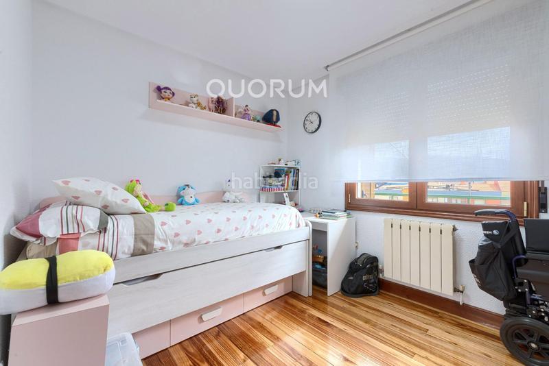 Foto 002df6a3-33b7-4c4f-97b1-bca935a677a8. Piso  para entrar a vivir de 3 dormitorios con dos balcones con parcela de garaje opcional en zona basozelai en Basauri