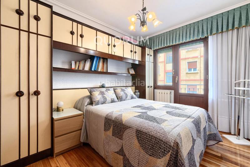 Foto 11144b09-69bd-4c54-93f7-afd94c6a04d6. Piso  para entrar a vivir de 3 dormitorios con dos balcones con parcela de garaje opcional en zona basozelai en Basauri