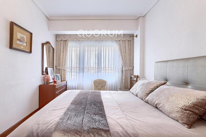 Foto 4f832a25-0081-4758-a39d-666a3df177ec. Piso  para entrar a vivir de 3 dormitorios con dos balcones con parcela de garaje opcional en zona basozelai en Basauri