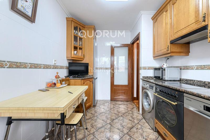 Foto 58c587d0-38f4-4a4a-aa88-f05c1e860a19. Piso  para entrar a vivir de 3 dormitorios con dos balcones con parcela de garaje opcional en zona basozelai en Basauri