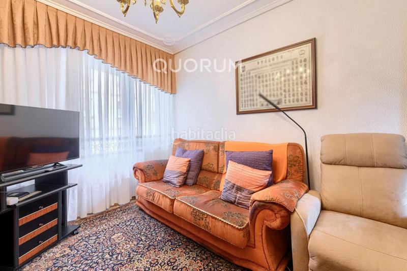 Foto 66d681d4-f16f-44f5-b1bf-aae7cec949c0. Piso  para entrar a vivir de 3 dormitorios con dos balcones con parcela de garaje opcional en zona basozelai en Basauri