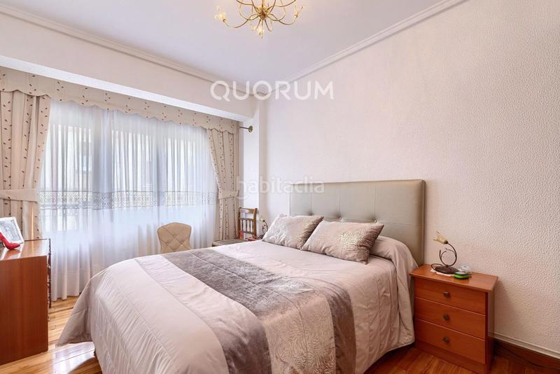 Foto 9351d980-a70b-4133-8cc5-958bd86836e9. Piso  para entrar a vivir de 3 dormitorios con dos balcones con parcela de garaje opcional en zona basozelai en Basauri