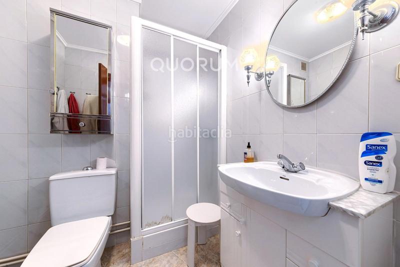 Foto 0072d20f-bfd9-4157-9e97-3ddc7a7a18e6. Piso amplia y luminosa vivienda de 4 dormitorios y 2 baños con ascensor y parcela de garaje opcional en pleno centro en Basauri