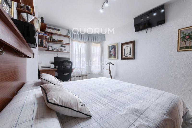 Foto 0e327aa8-3987-46b3-a706-71c2520d8f2f. Piso amplia y luminosa vivienda de 4 dormitorios y 2 baños con ascensor y parcela de garaje opcional en pleno centro en Basauri