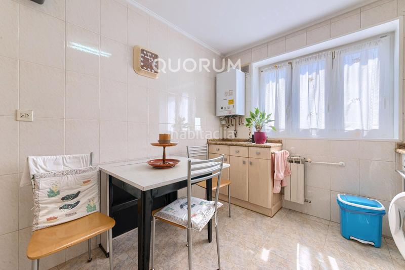 Foto 565aa450-7066-4583-8f12-347a3f5f38cf. Piso amplia y luminosa vivienda de 4 dormitorios y 2 baños con ascensor y parcela de garaje opcional en pleno centro en Basauri