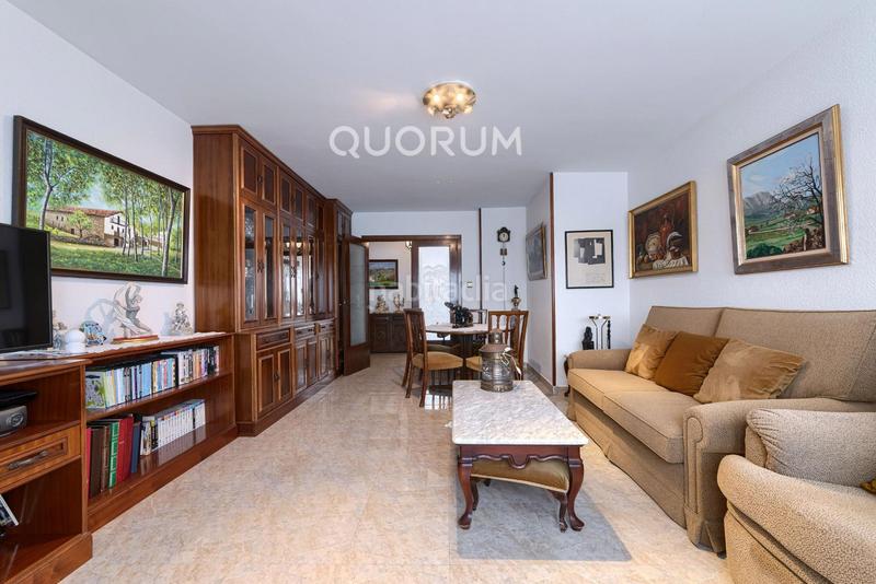 Foto 5e3c6e9e-a10f-4709-a5e9-cfbbd8b8edce. Piso amplia y luminosa vivienda de 4 dormitorios y 2 baños con ascensor y parcela de garaje opcional en pleno centro en Basauri