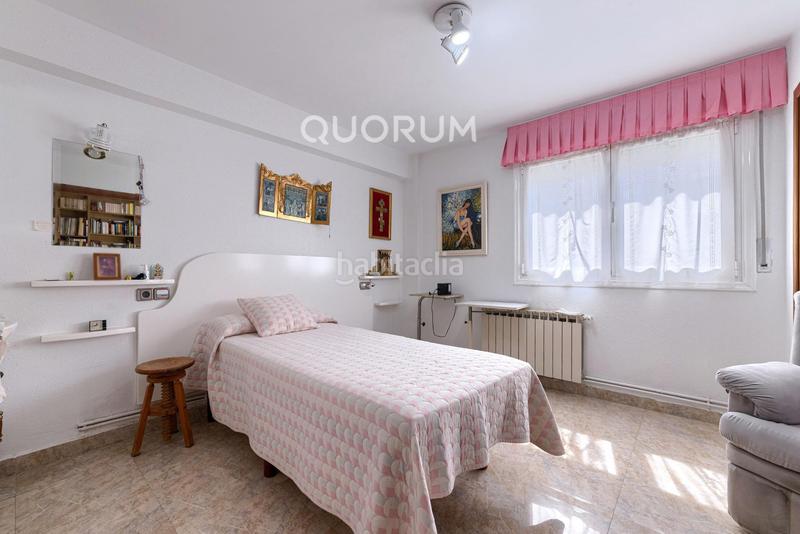Foto adee8337-a463-4392-8d09-a94bbd54c047. Piso amplia y luminosa vivienda de 4 dormitorios y 2 baños con ascensor y parcela de garaje opcional en pleno centro en Basauri