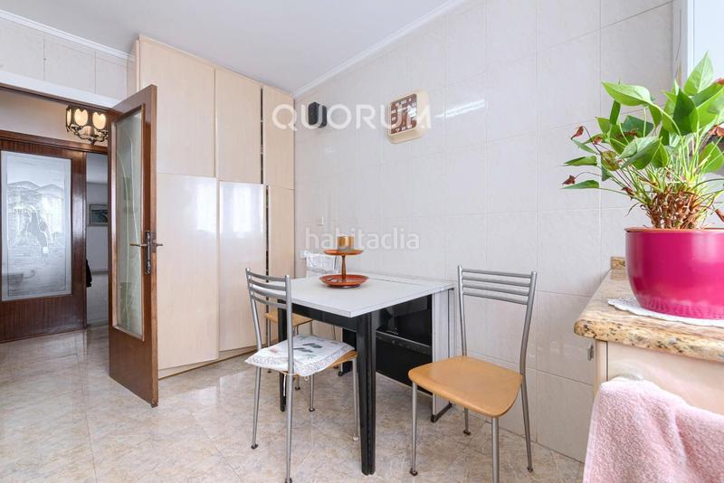 Foto b82c8a57-0ab1-4cfd-8605-5ff81574eeff. Piso amplia y luminosa vivienda de 4 dormitorios y 2 baños con ascensor y parcela de garaje opcional en pleno centro en Basauri