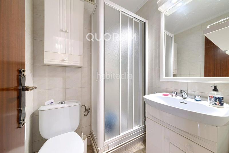 Foto beacb8d8-b321-4556-8b6d-a57fd0e4a888. Piso amplia y luminosa vivienda de 4 dormitorios y 2 baños con ascensor y parcela de garaje opcional en pleno centro en Basauri