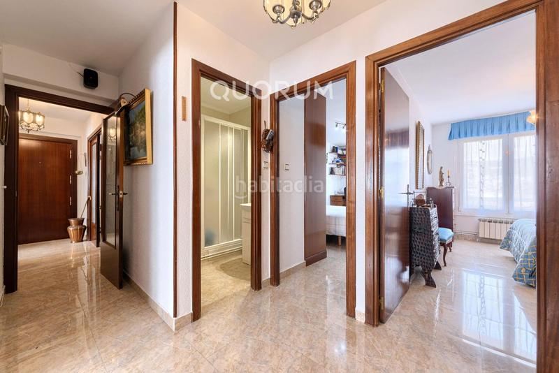 Foto df34d10d-bb73-4af1-abbc-edc055407b76. Piso amplia y luminosa vivienda de 4 dormitorios y 2 baños con ascensor y parcela de garaje opcional en pleno centro en Basauri