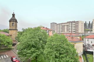 Pis a San Miguel. Piso muy luminoso de 2 dormitorios con ascensor, balcón y camaro