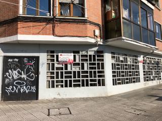 Local Comercial a Kalero-Basozelai. Local amplio en zona ayuntamientomatadero