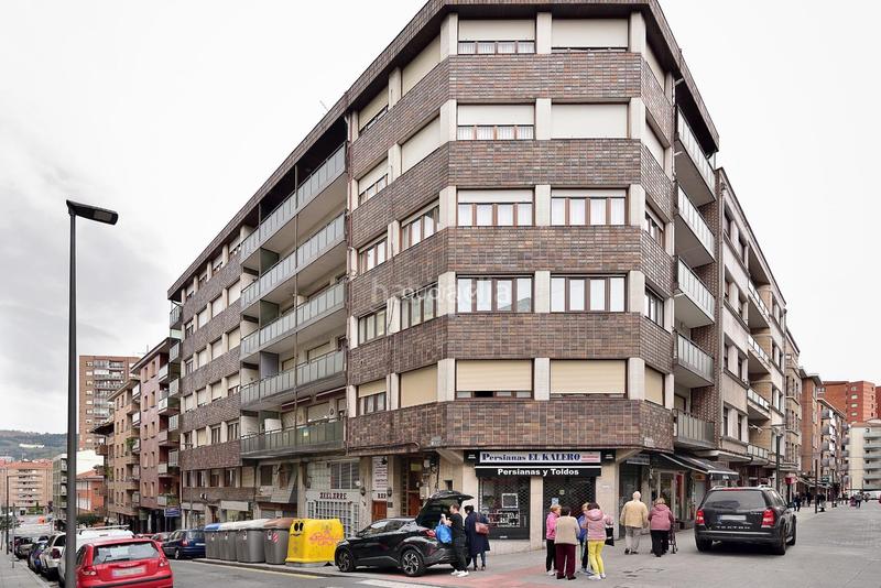 Foto 7b160eed-97b9-461e-9467-23288d8affb3. Alquiler local comercial bar amplio en zona centro con cocina en Basauri