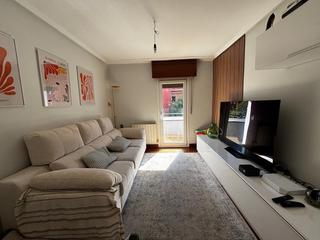 Appartement à Centro-Ariz-Uribarri. Precioso piso de 3 hab con ascensor y balcón amplio con dos desp