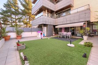 Appartement à Arrigorriaga. Preciosa vivienda de reciente construcción de 2 hab., jardín de