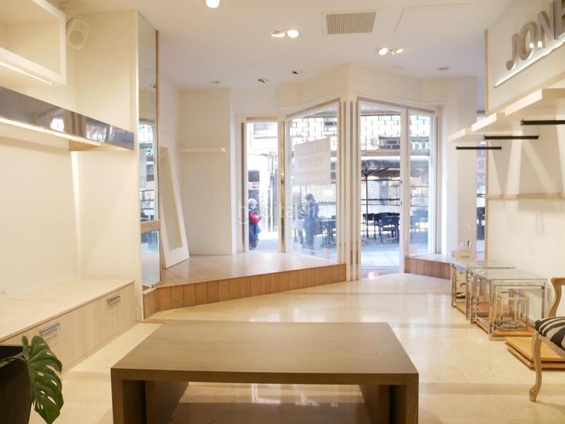 Foto 1107f346-95b5-4b40-87bc-52cd12714e26. Location local commercial dans Centro-Ariz-Uribarri Basauri