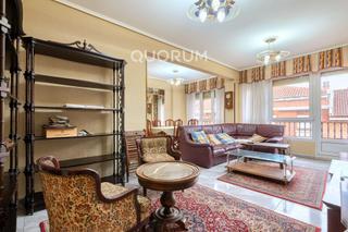 Pis en Arrigorriaga. Piso exterior amplio y luminoso de 3 dorm. 4 de origen y 2 baos