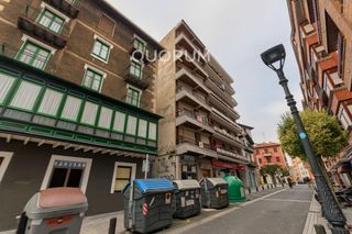 Pis a Arrigorriaga. Piso exterior amplio y luminoso de 3 dorm. 4 de origen y 2 baños