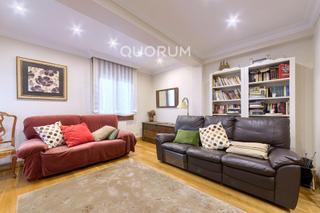 Flat in Kalero-Basozelai. Precioso piso reformado con vistas despejadas de 3 dorm. y 2 bañ