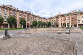 Appartement à Arrigorriaga. Piso amplio y luminoso de 4 dorm. y 2 baños con ascensor y parce
