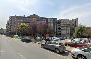 Appartement à Pozokoetxe. Piso amplio y luminoso de 3 dorm. y 2 baños con balcón amplio, a