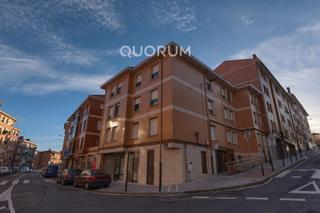 Appartamento in Kalero-Basozelai. Piso luminoso para entrar a vivir de 3 dorm. con ascensor cota 0