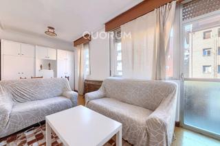 Etagenwohnung in Centro-Ariz-Uribarri. Piso luminoso de 2 dormitorios 3 de origen con balcón en zona ar