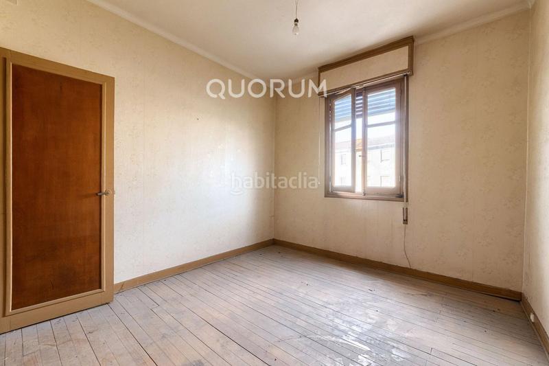 Foto 88e7946e-9ea2-4e83-bf46-e40962b6dd39. Piso  luminoso con bonita distribución para decorar a tu gusto de 3 dorm. con balcón en ugaomiraballes en Ugao - Miraballes