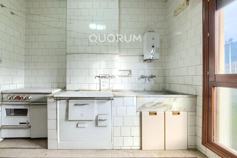 Foto 9413a31b-379b-47f2-bdaf-453f2a2a1fb9. Piso  luminoso con bonita distribución para decorar a tu gusto de 3 dorm. con balcón en ugaomiraballes en Ugao - Miraballes