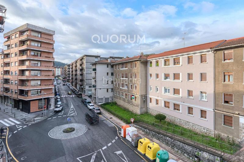 Foto e728d69d-7fc1-459d-b8cc-dbff416de212. Piso  luminoso con bonita distribución para decorar a tu gusto de 3 dorm. con balcón en ugaomiraballes en Ugao - Miraballes