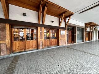 Local Comercial a Arrigorriaga. Txoko equipado  amplio con salida de humos y con cocina industri