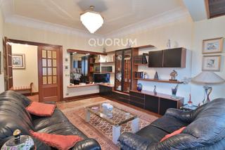 Appartement à Centro-Ariz-Uribarri. Piso amplio y luminoso de 3 dorm. y 2 baños con ascensor cota 0