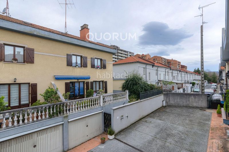Foto 025622ab-dce8-4e30-a026-4d8466de1562. Casa a schiera con riscaldamento parcheggio in San Miguel Basauri