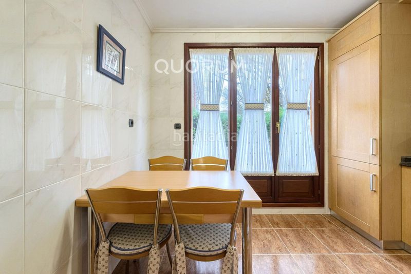 Foto 031398ce-8961-4587-8fc1-27c766d4d5b5. Casa a schiera con riscaldamento parcheggio in San Miguel Basauri